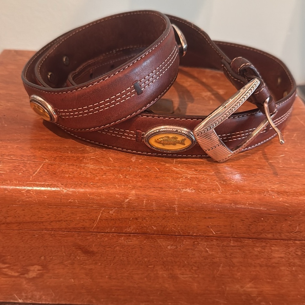 EUC Mens leather belt with fish